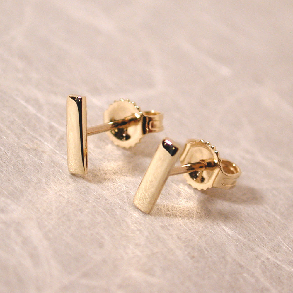 7mm 14k yellow gold bar stud earrings